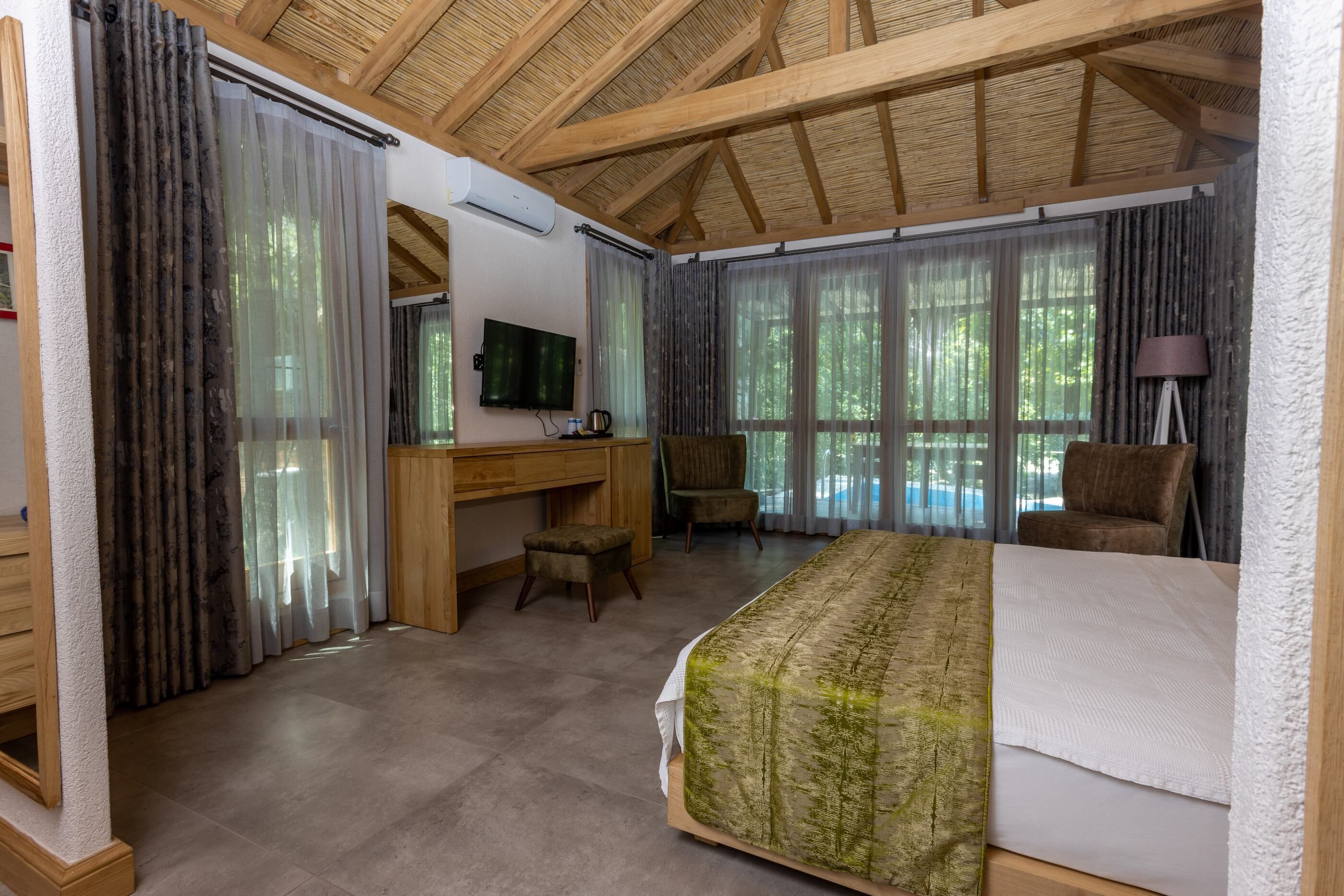 hypo-allergenic bedding, minibar, in-room safe, blackout curtains