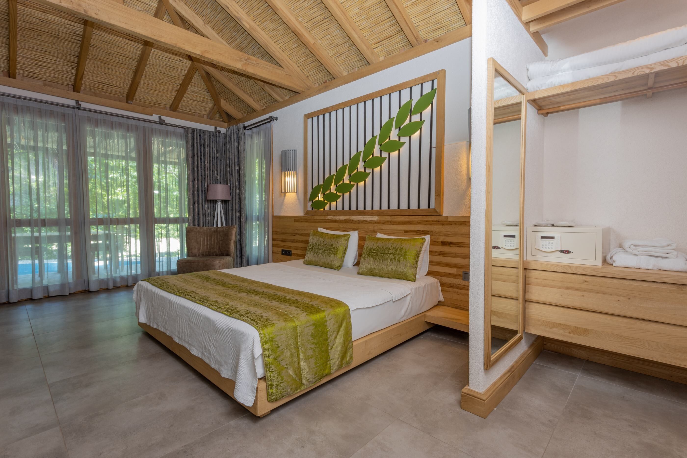 hypo-allergenic bedding, minibar, in-room safe, blackout curtains