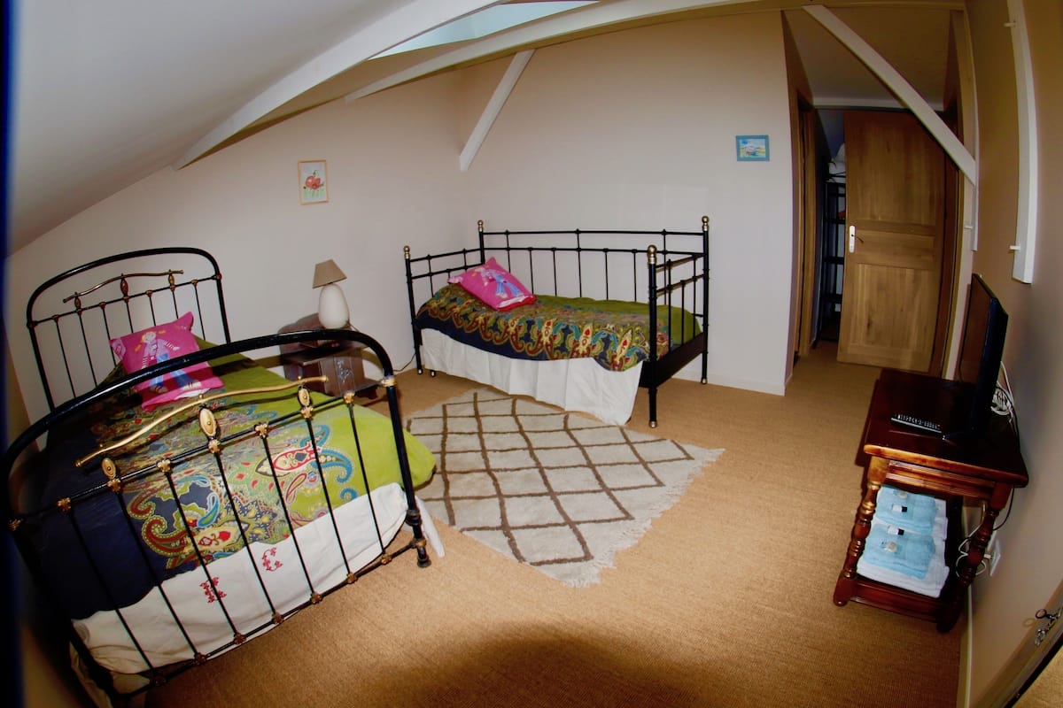 Cottage, 3 Bedrooms | Individually decorated, individually furnished, blackout drapes