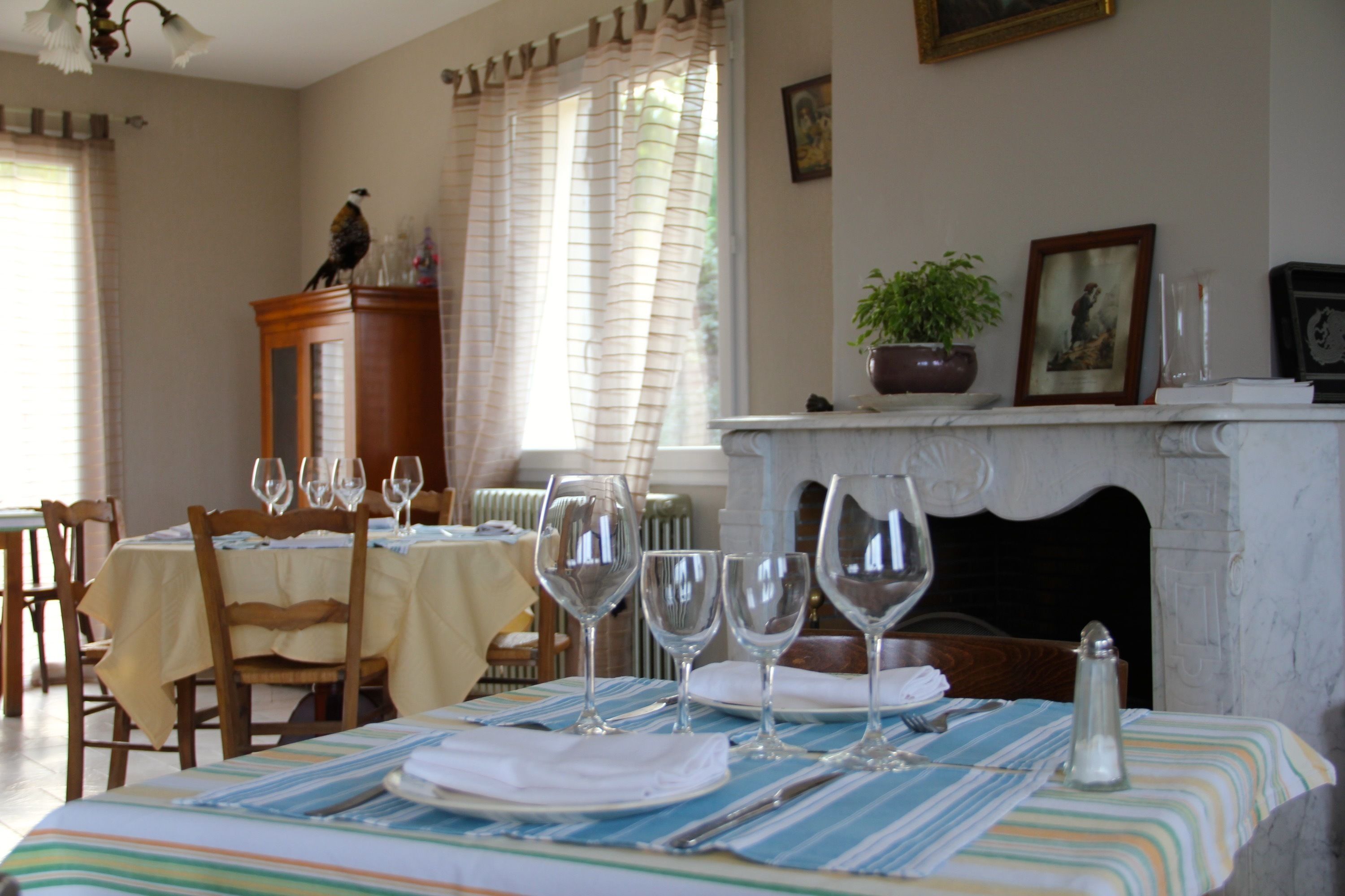 Lunch and dinner served