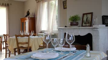 Lunch and dinner served