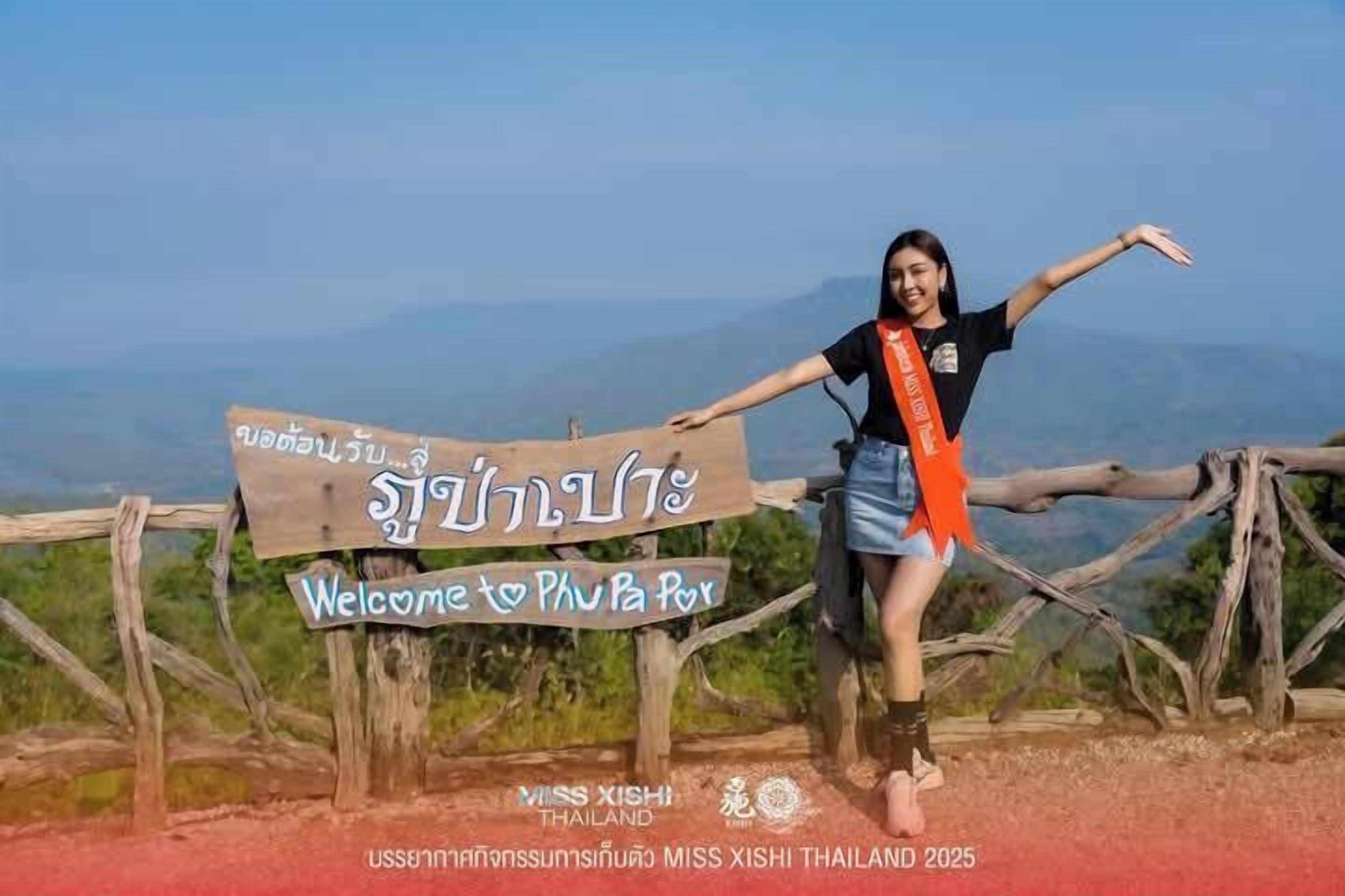A wooden sign with Thai text and English translation welcoming visitors to Phi Phi Don.