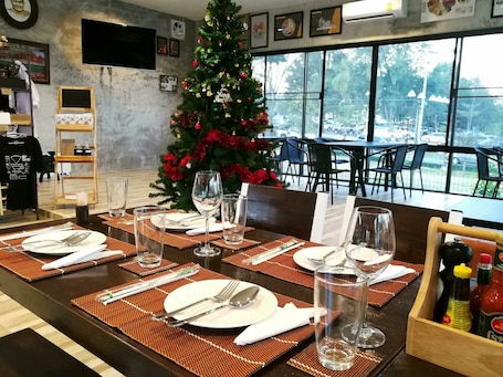 ์์นจ ์์ฌ, ์ ์ฌ ์์ฌ, ์ ๋
 ์์ฌ ์ ๊ณต, ํ์ง ์๋ฆฌ