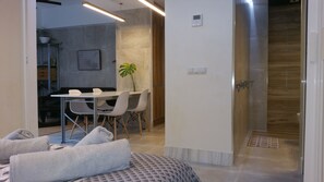 1 bedroom, iron/ironing board, WiFi, bed sheets - NEW LEISURE-BUSINESS SPACE & WELLNESS (Sevilla)