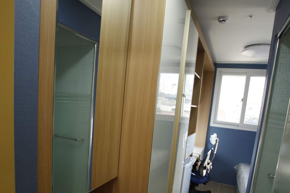 Premium bedding, soundproofing, free WiFi, bed sheets