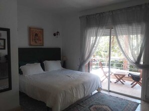 1 dormitorio, tabla de planchar con plancha, Internet y ropa de cama