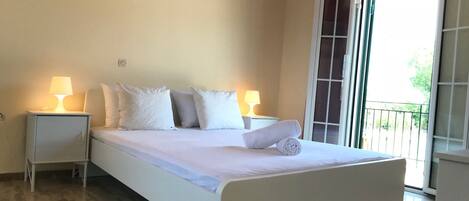 1 sovrum, strykjärn/strykbräda och internet