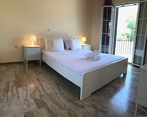 1 habitación, tabla de planchar con plancha y internet 