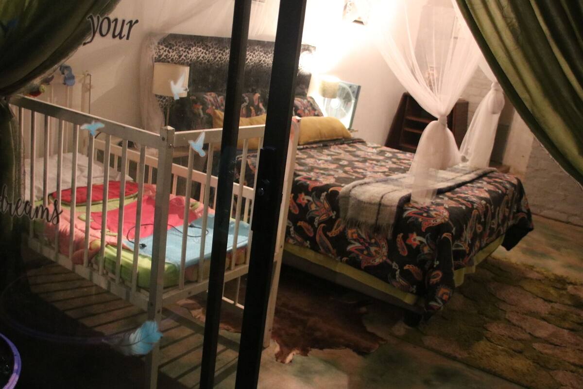 Desk, free WiFi, bed sheets