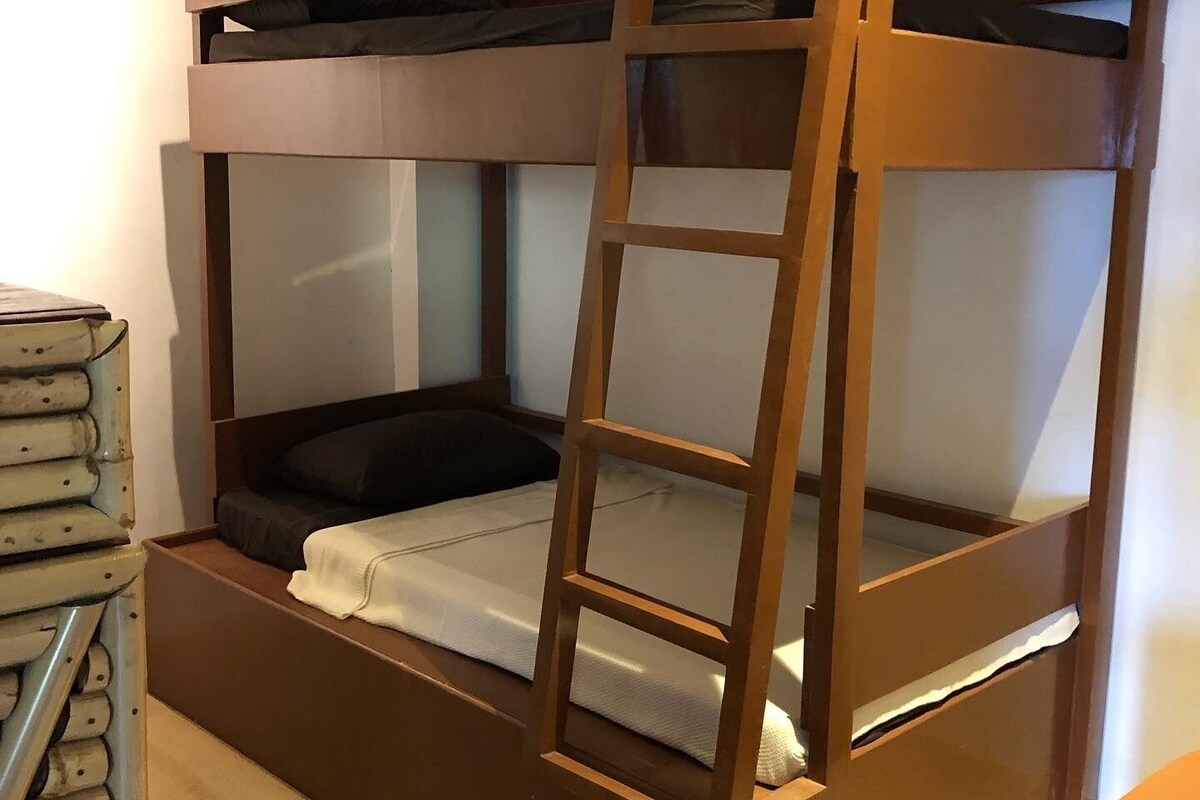 Economy-værelse til 4 personer - flere senge | Premium-sengetøj, senge med madrasser af memory foam