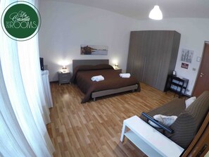 舒适双人房, 花园景观 | 记忆海绵床垫、办公桌、笔记本电脑工作区、遮光窗帘