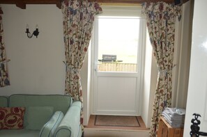 Interior - 3 bed cottage  Dog/Cat FRIENDLY  on site fishing (Pickering)