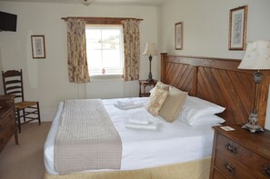 3 bedrooms, iron/ironing board, travel crib, free WiFi