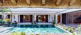 Holiday Villa with Swimming Pool at Pereybere