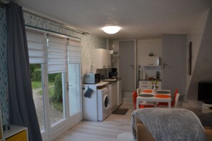 Micro-ondes, four, plaque de cuisson