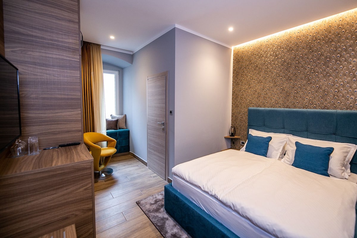 Double Room (202) | Minibar, in-room safe, individually decorated, blackout drapes