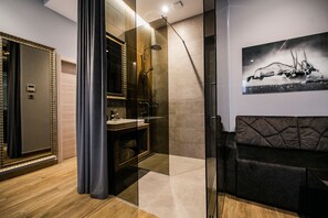 Estudio Deluxe (209) | Baño | Ducha y cabezal de ducha tipo lluvia