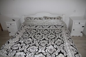 Exclusive Apartment | 2 bedrooms, blackout drapes, free cribs/infant beds, free WiFi