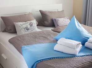 2 bedrooms, iron/ironing board, WiFi, bed sheets