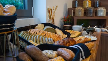 Free daily buffet breakfast
