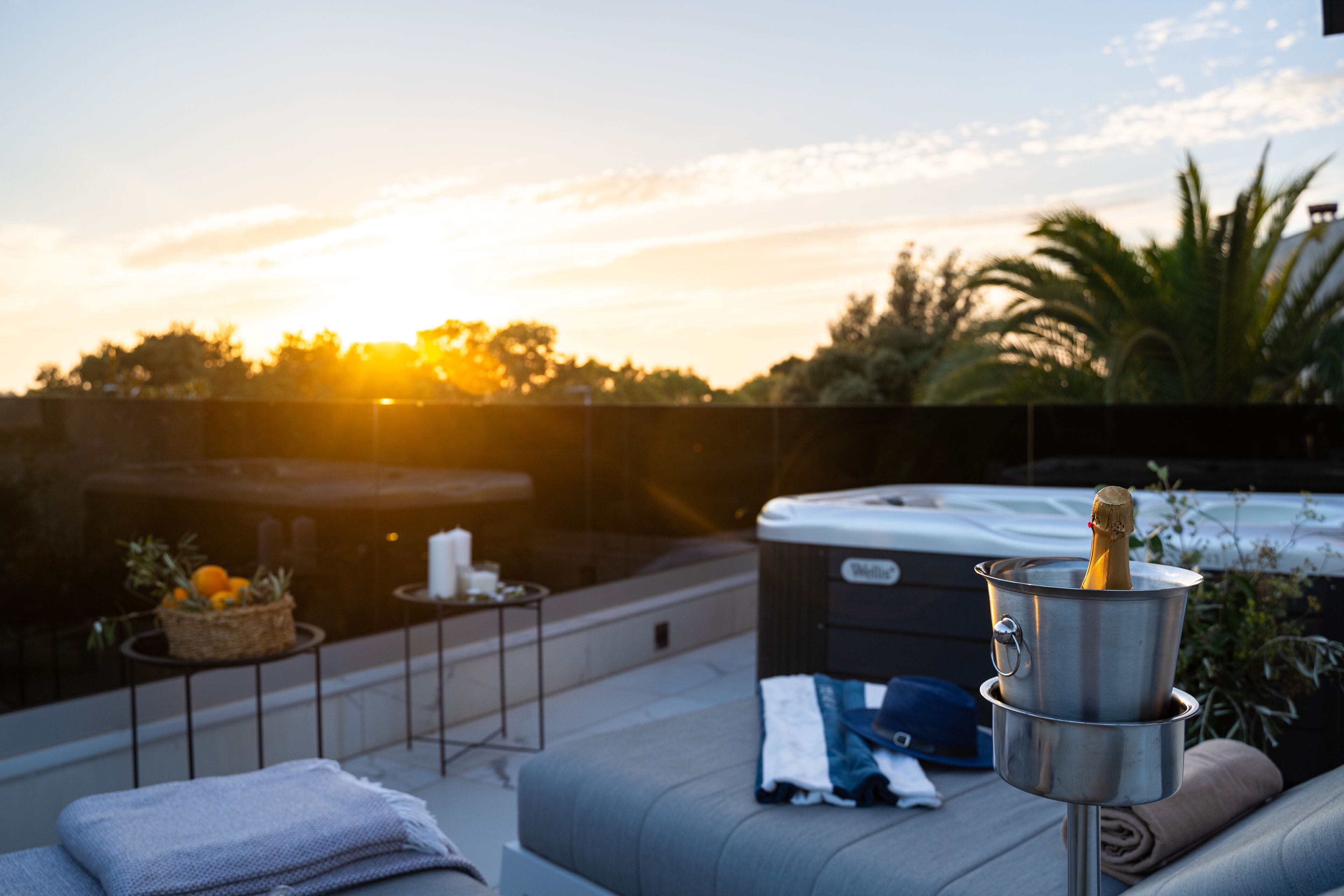 Luxury Suite, 1 King Bed, Sea View | Balcony