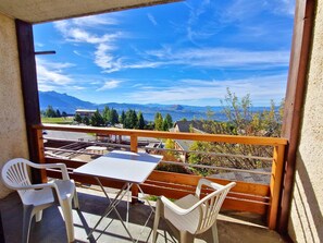 Outdoor dining - Apartment 6 pers, south balcony, WiFi, pets allowed, parking (Saint-Michel-de-Chaillol)