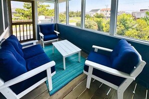 Fernseher, Videospiele, DVD-Player, Tischfußball