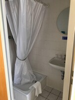 Standard Single Room | Bathroom shower