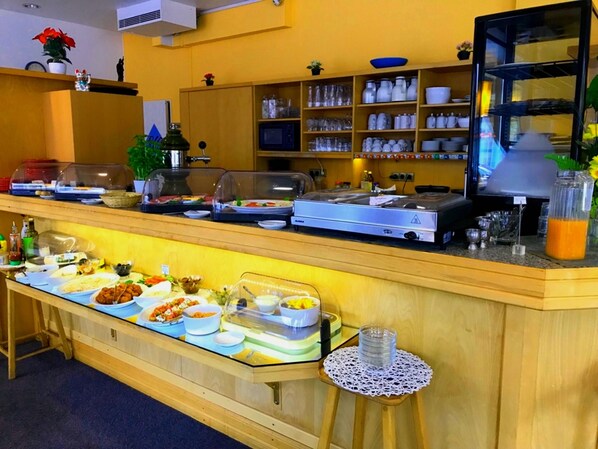 Breakfast buffet - City Hotel Kaiserhof (Saarbrücken)