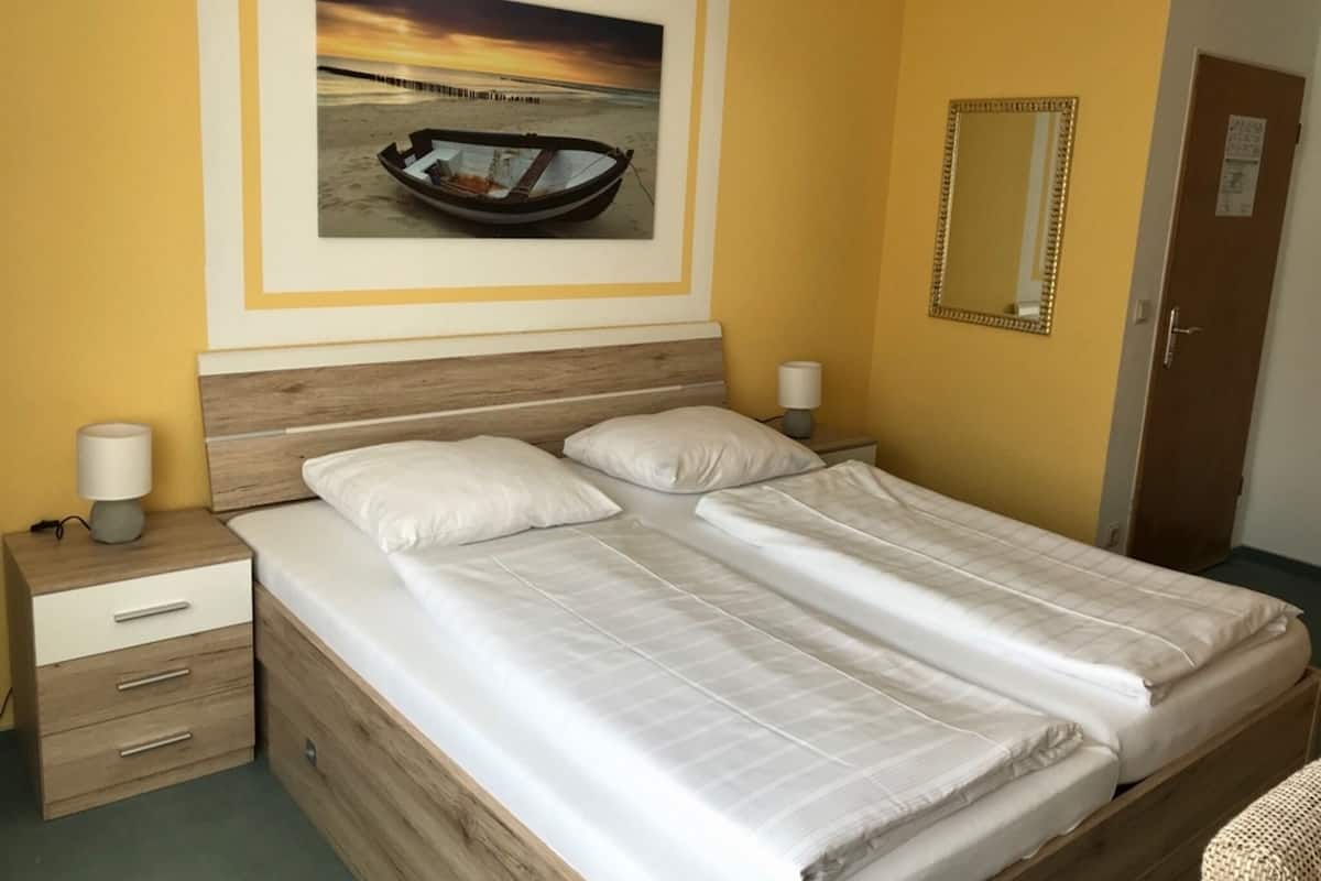 Standard-Doppelzimmer | 2 Schlafzimmer, individuell eingerichtet, laptopgeeigneter Arbeitsplatz