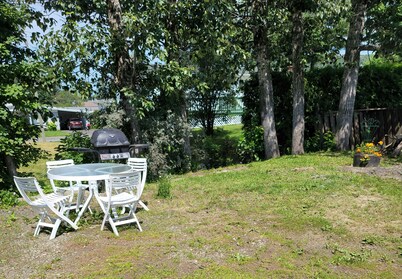 Cozy quiet place next to hwy smart tv+wifi+netflix