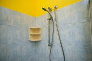 Dusche, Bidet, Handtücher