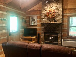 TV, caminetto, lettore DVD