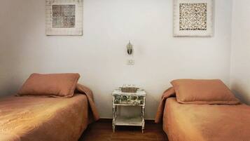 1 slaapkamer, een strijkplank/strijkijzer, gratis wifi, beddengoed