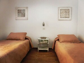 1 soverom, strykejern/-brett, wi-fi (inkludert) og sengetøy