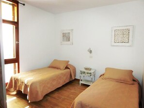 1 soverom, strykejern/-brett, wi-fi (inkludert) og sengetøy