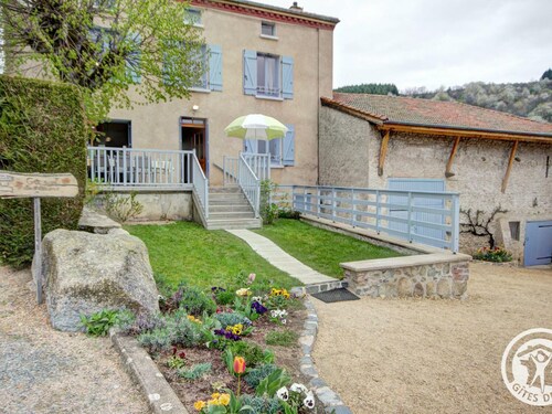 Gîte familial en montagne avec confort et jardin privé