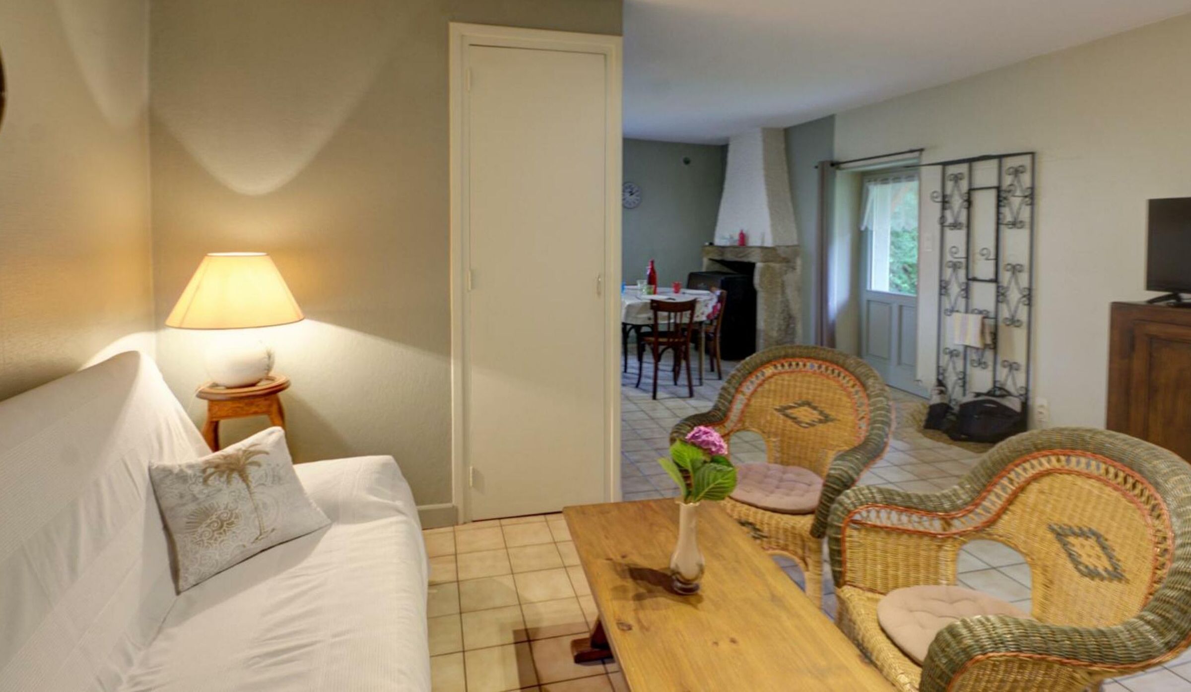 Télévision, cheminée