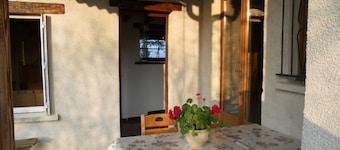 Gîte familial à Saint-Haon-le-Châtel avec piscine et animaux admis