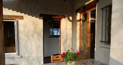 GĂźte familial Ă Saint-Haon-le-ChĂątel avec piscine et animaux admis