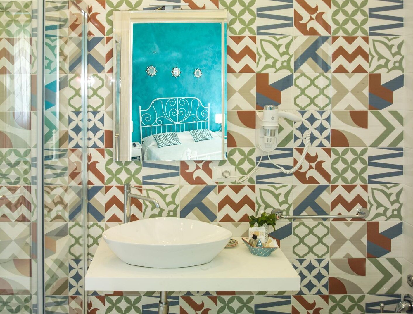 Dusche, Regendusche, kostenlose Toilettenartikel, Haartrockner