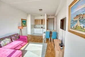 Panoramic Apartment, Sea View | Living room