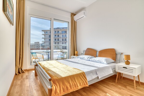 Panoramic Apartment, Sea View | Extra beds