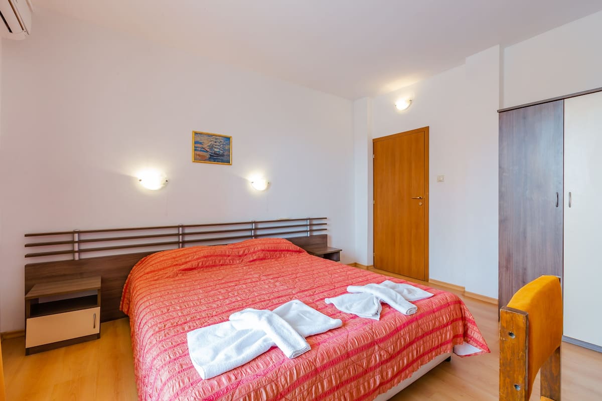 Iron/ironing board, cots/infant beds, free WiFi, bed sheets