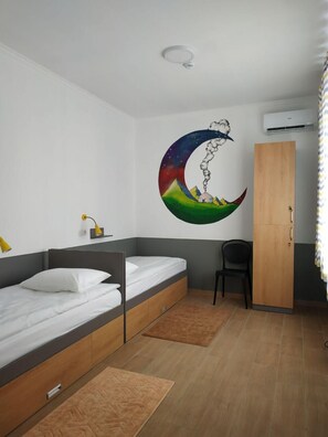 Standard Twin Room, Shared Bathroom - Freelander Work and Travel Hostel (Bishkek)
