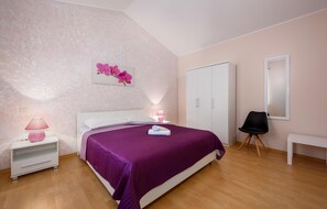 3 bedrooms, free WiFi, bed sheets