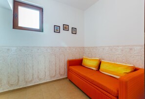 Comfort Apartment, 2 Bedrooms, City View | Living area