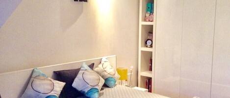 1 soverom, skrivebord, strykejern/-brett og wi-fi (inkludert)