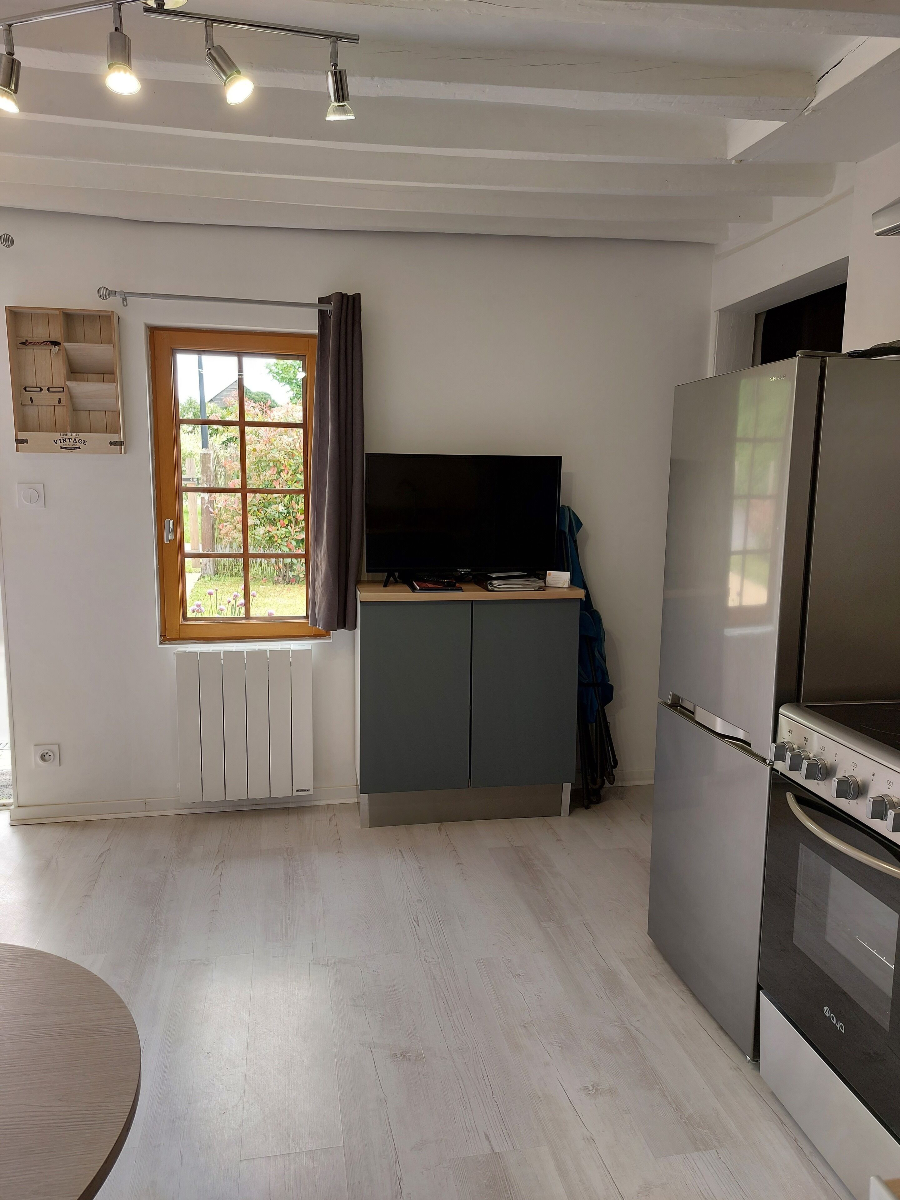 雪櫃、微波爐、焗爐、爐具