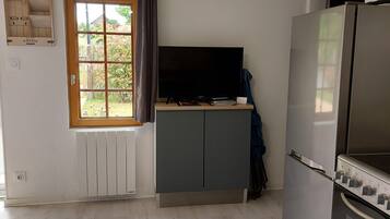 雪櫃、微波爐、焗爐、爐具